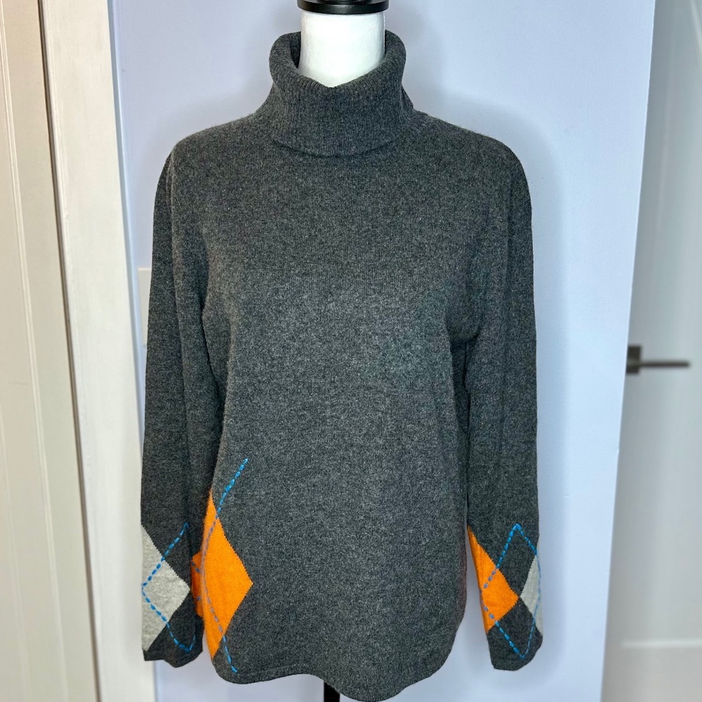 Sutton Studio grey cashmere turtleneck w/orange & cream argyle. SZ XL. Like new!